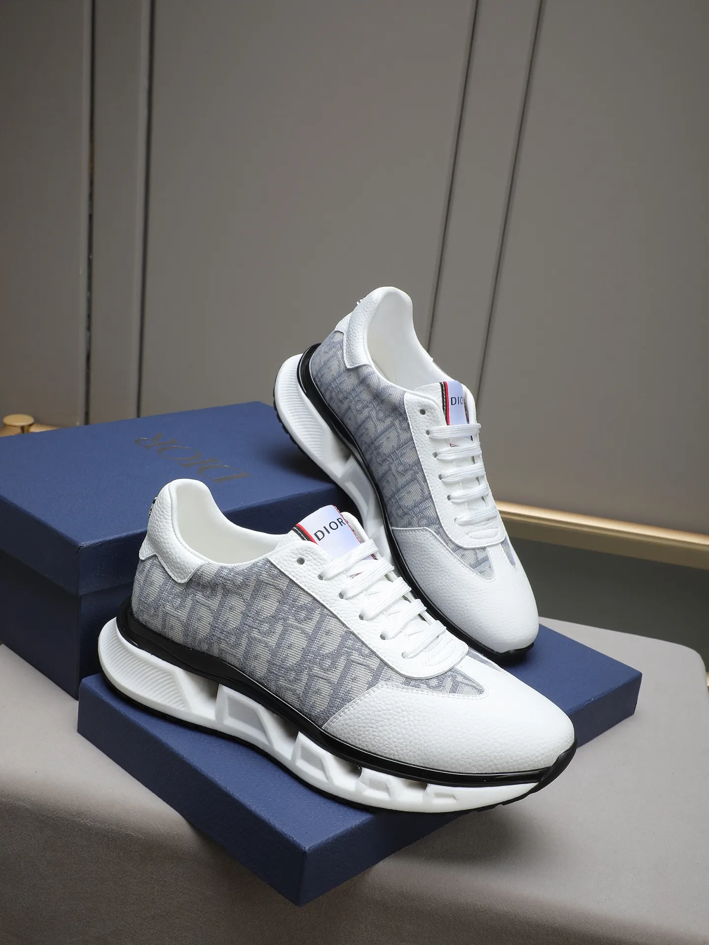 PP460 New Dior🆕The latest men's casual sports shoes, the upper is made of imported cowhide➕Dior's special material! Breathable sheepskin. The TPU blade base is lightweight and wear-resistant! Size:38-44 (45 customized)